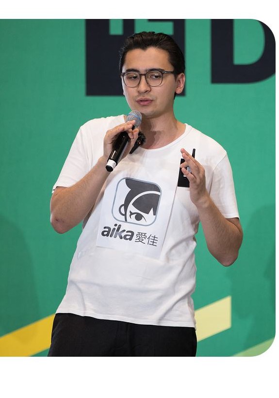 Динмухамед Асылбеков выступает на TechCrunch Disrupt 2025 в Сан-Франциско
